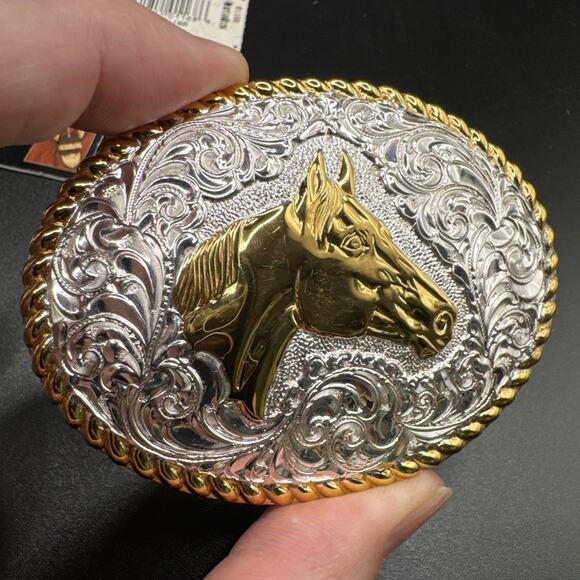 Crumrine Quarter Horse Gold Tone & Silver Plate USA Belt Buckle New w/ Box - Picture 2 of 12
